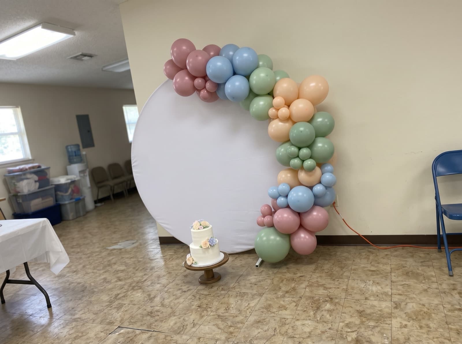 Round backdrop with a pastel organic balloon garland